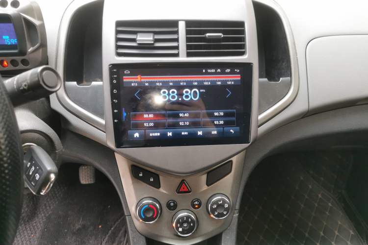 Used Chevrolet Aveo Sonic 2011 Sedan 1.4L MT SL Audio And AC Panel