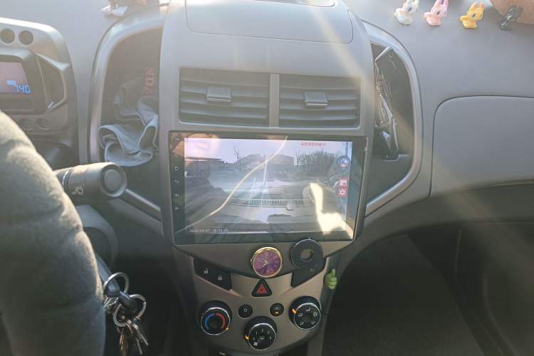 Used Chevrolet Aveo Sonic 2011 Sedan 1.4L MT SL Audio And AC Panel