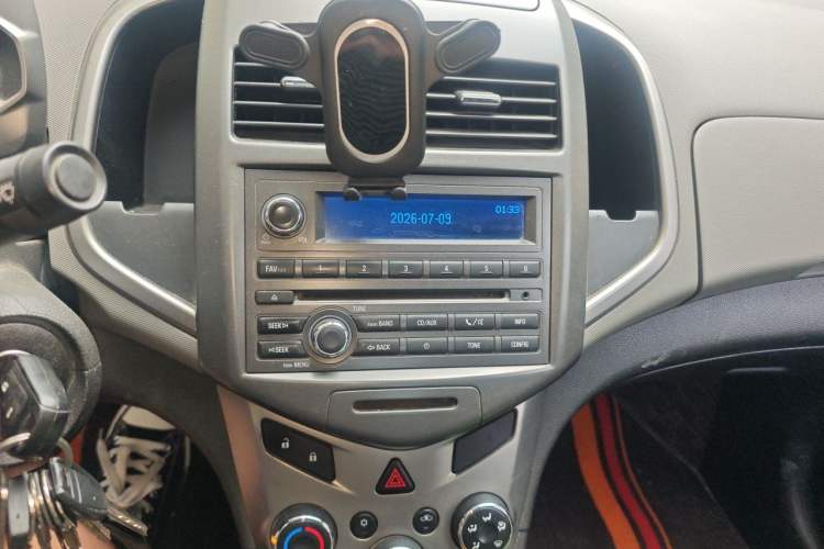 Used Chevrolet Aveo Sonic 2011 Sedan 1.4L MT SL Audio And AC Panel