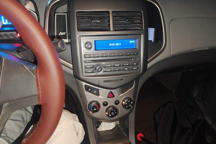 Used Chevrolet Aveo Sonic 2011 Sedan 1.4L MT SL Audio And AC Panel