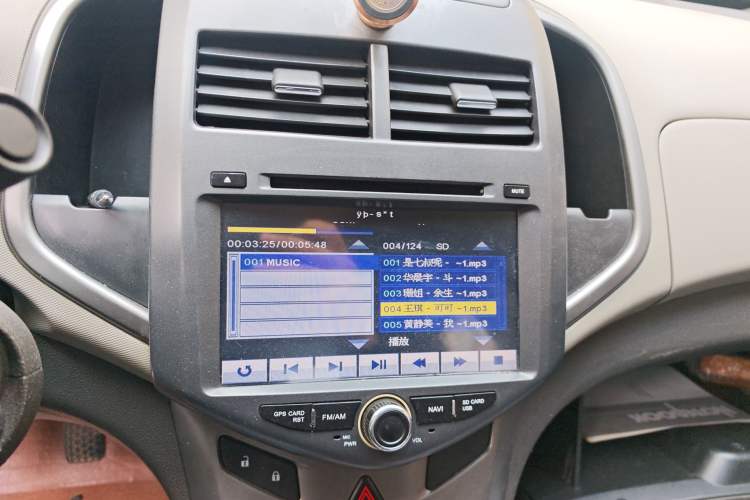 Used Chevrolet Aveo Sonic 2011 Sedan 1.4L MT SL Audio And AC Panel