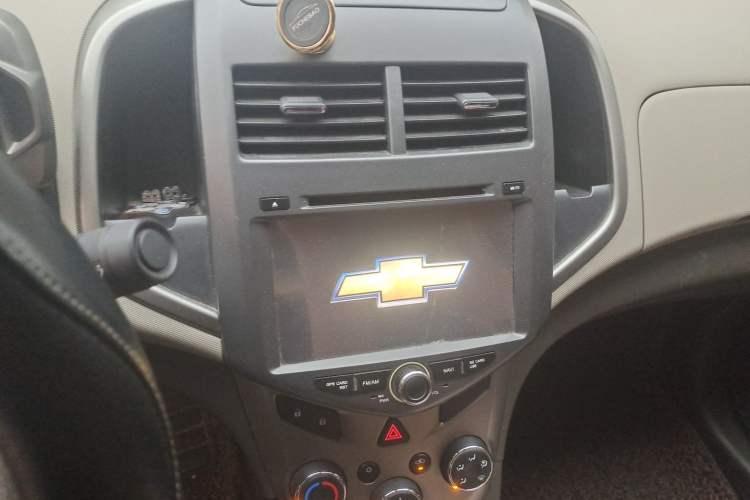 Used Chevrolet Aveo Sonic 2011 Sedan 1.4L MT SL Audio And AC Panel