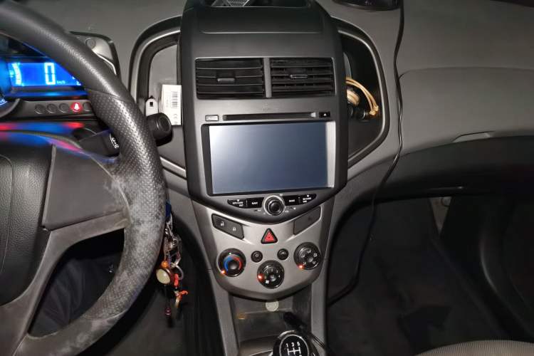 Used Chevrolet Aveo Sonic 2011 Sedan 1.4L MT SL Audio And AC Panel