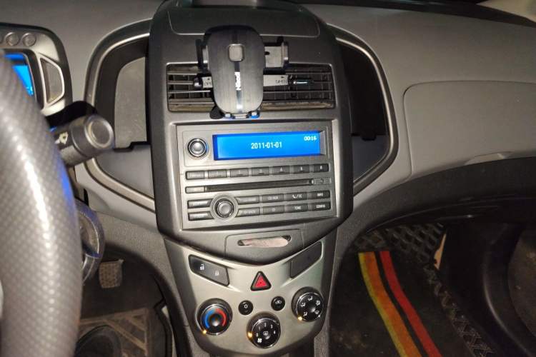 Used Chevrolet Aveo Sonic 2011 Sedan 1.4L MT SL Audio And AC Panel