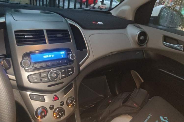 Used Chevrolet Aveo Sonic 2011 Hatchback 1.4L MT SL Audio And AC Panel