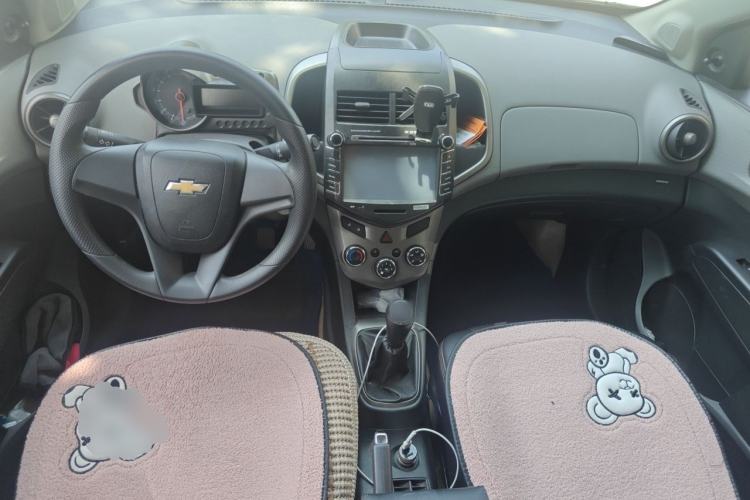 Used Chevrolet Aveo Sonic 2011 Sedan 1.4L MT SL Center Console