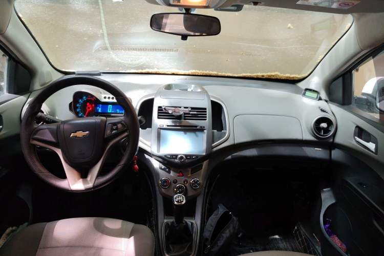 Used Chevrolet Aveo Sonic 2011 Sedan 1.4L Manual Transmission SE Center Console
