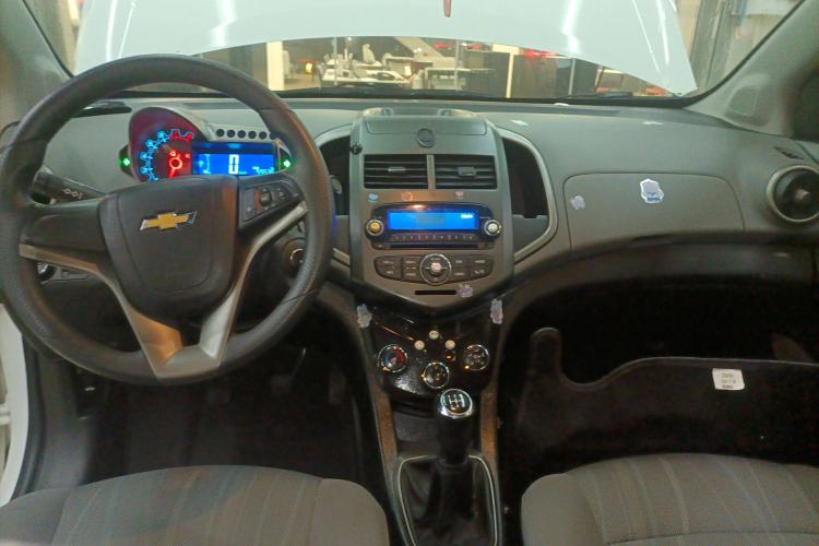 Used Chevrolet Aveo Sonic 2011 Sedan 1.4L Manual Transmission SE Center Console
