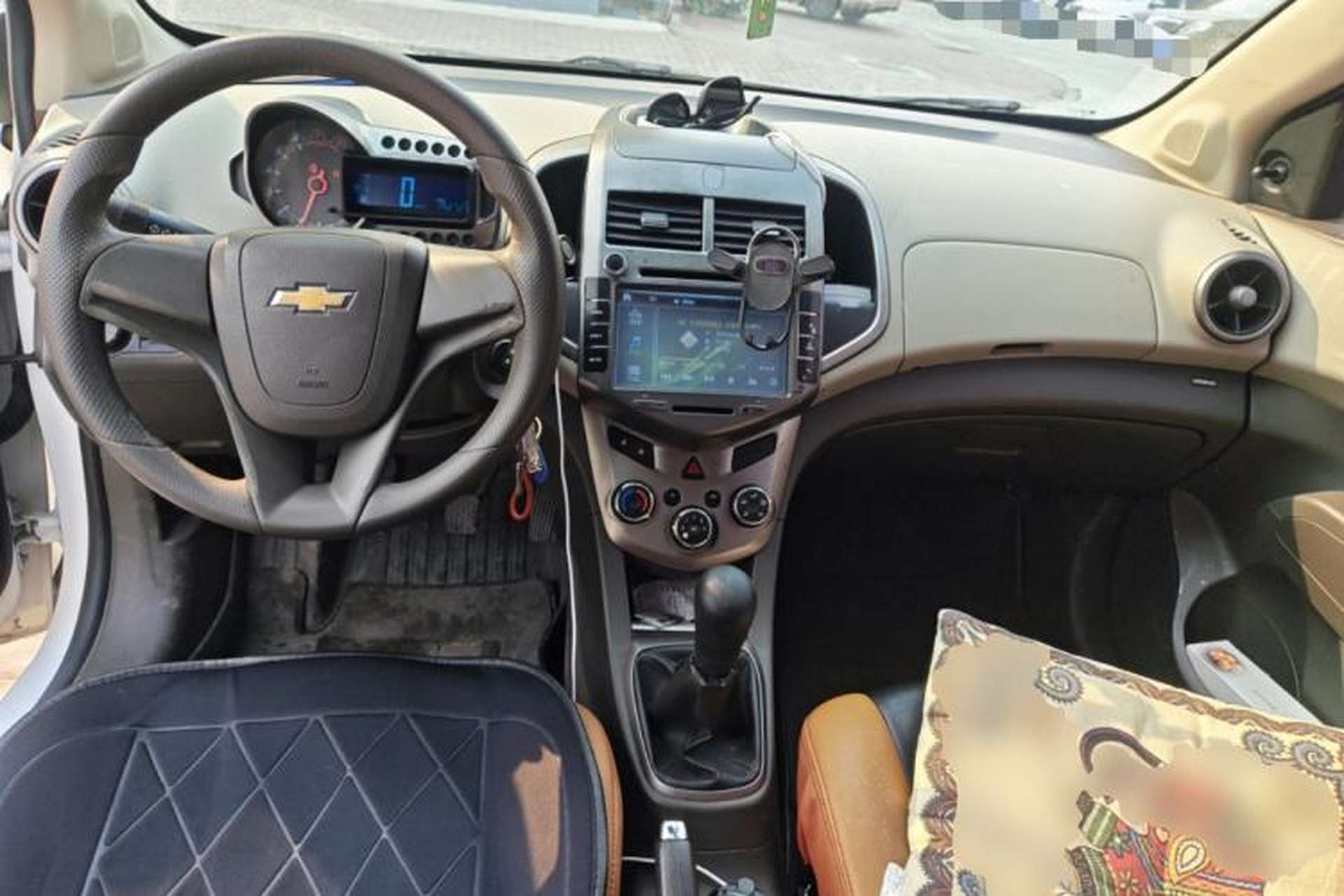 Used Chevrolet Aveo Sonic 2011 Sedan 1.4L MT SL Center Console