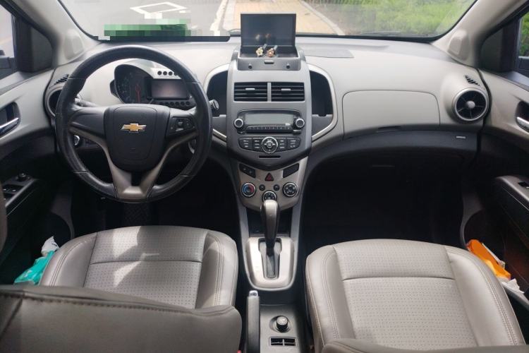 Used Chevrolet Aveo Sonic 2011 Hatchback 1.6L AT SX Center Console