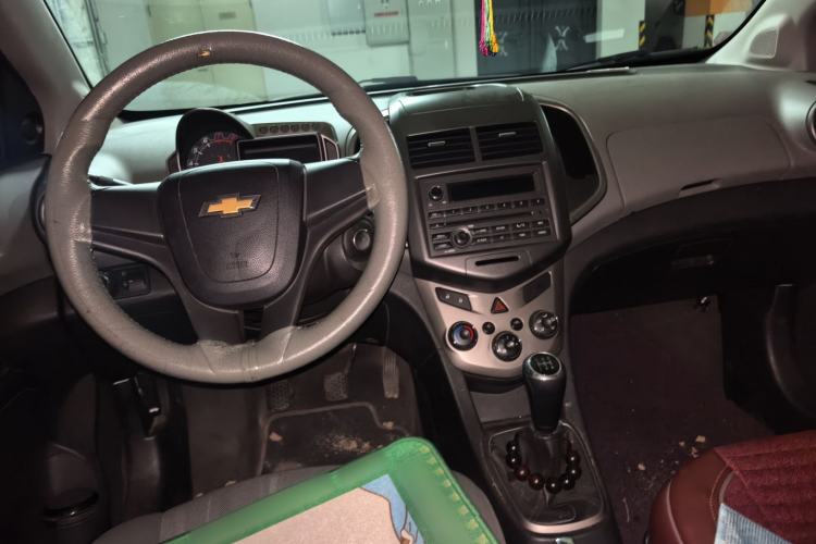Used Chevrolet Aveo Sonic 2011 Hatchback 1.4L MT SE Center Console