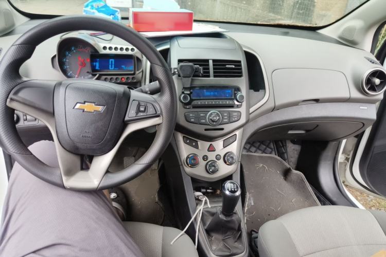 Used Chevrolet Aveo Sonic 2011 Sedan 1.4L Manual Transmission SE Center Console