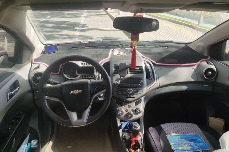 Used Chevrolet Aveo Sonic 2011 Sedan 1.4L Manual Transmission SE Center Console