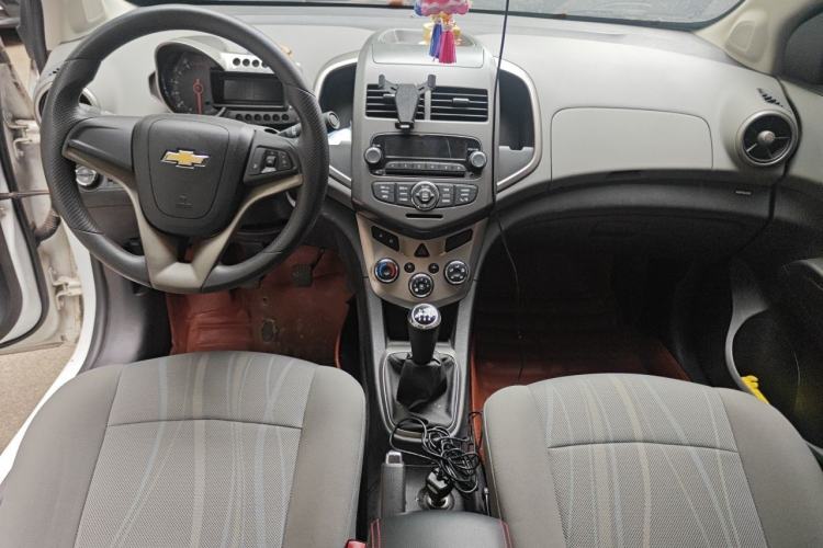 Used Chevrolet Aveo Sonic 2011 Sedan 1.4L Manual Transmission SE Center Console