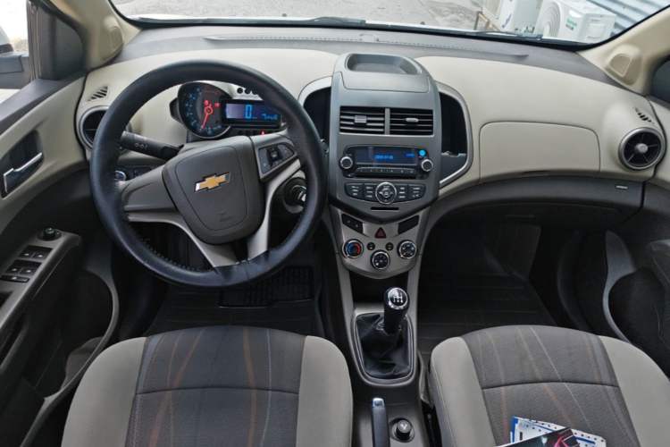 Used Chevrolet Aveo Sonic 2011 Sedan 1.4L Manual Transmission SE Center Console