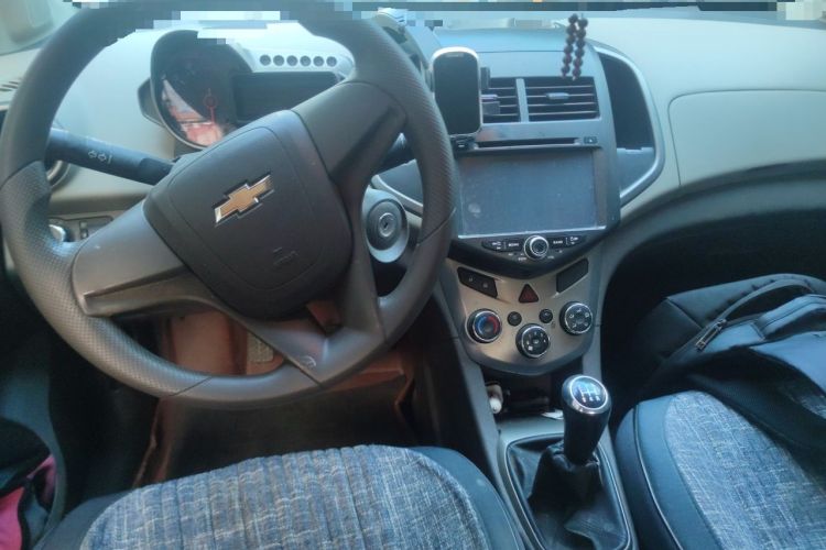 Used Chevrolet Aveo Sonic 2011 Sedan 1.4L MT SL Center Console