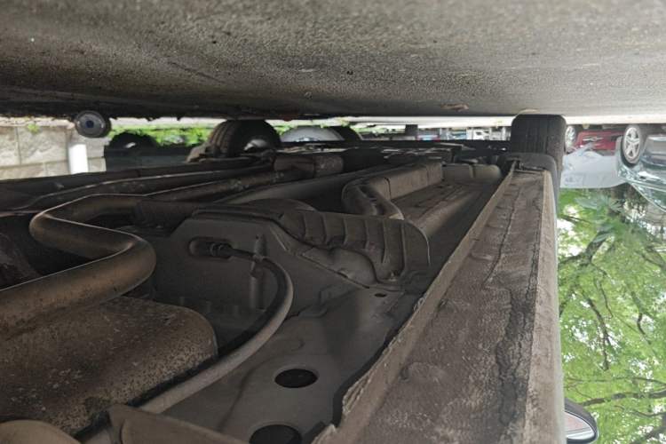 Used Chevrolet Aveo Sonic 2011 Sedan 1.4L Manual Transmission SE Chassis Front Left