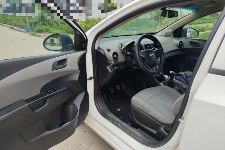 Used Chevrolet Aveo Sonic 2011 Sedan 1.4L MT SL Driver Seat