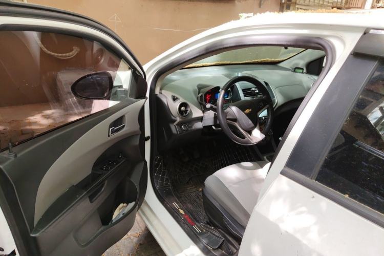 Used Chevrolet Aveo Sonic 2011 Sedan 1.4L Manual Transmission SE Driver Seat