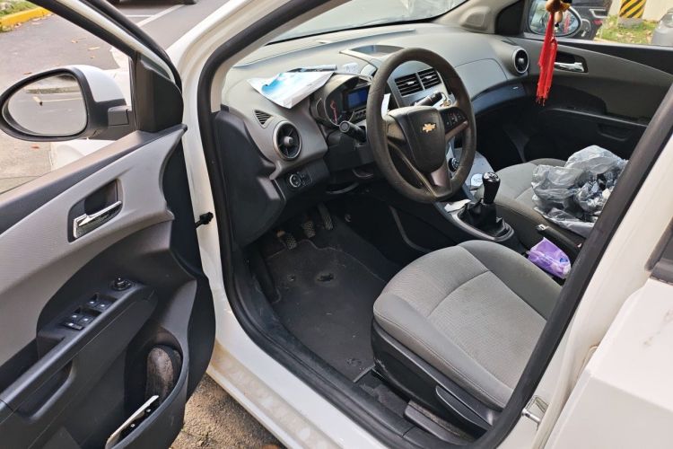 Used Chevrolet Aveo Sonic 2011 Hatchback 1.4L MT SE Driver Seat
