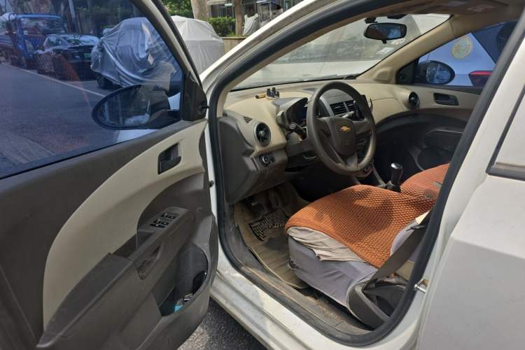 Used Chevrolet Aveo Sonic 2011 Sedan 1.4L MT SL Driver Seat