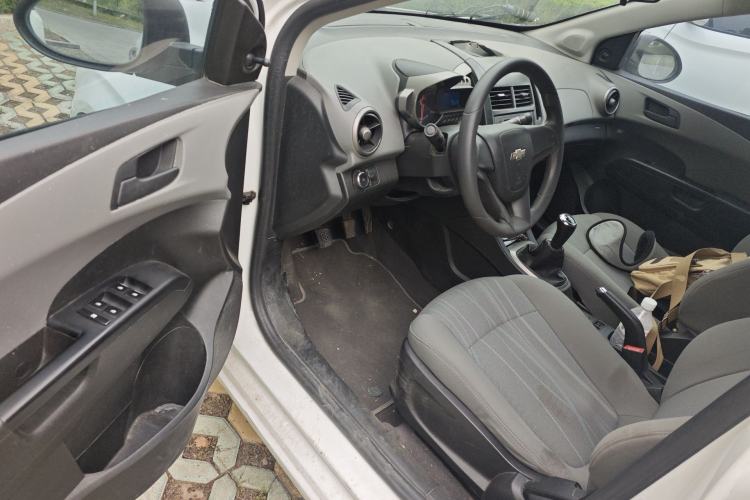 Used Chevrolet Aveo Sonic 2011 Sedan 1.4L MT SL Driver Seat