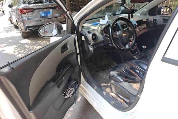 Used Chevrolet Aveo Sonic 2011 Sedan 1.4L MT SL Driver Seat