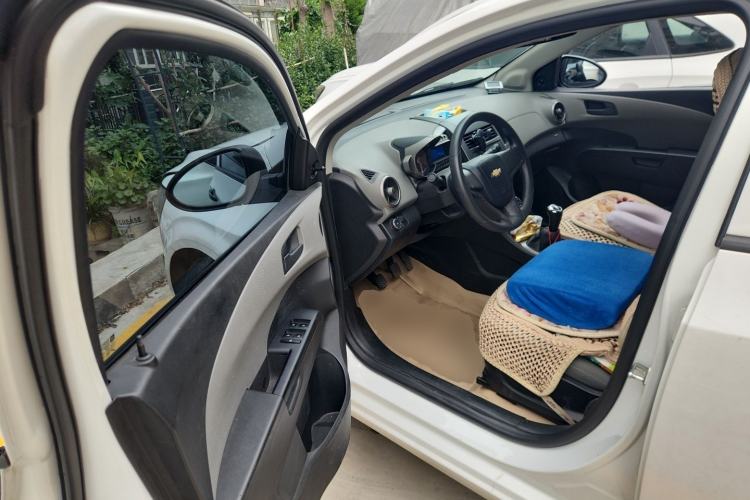Used Chevrolet Aveo Sonic 2011 Sedan 1.4L MT SL Driver Seat