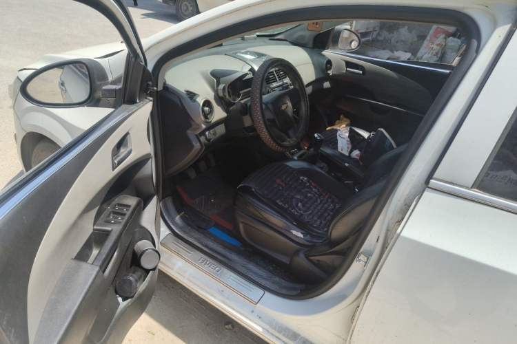 Used Chevrolet Aveo Sonic 2011 Sedan 1.4L MT SL Driver Seat