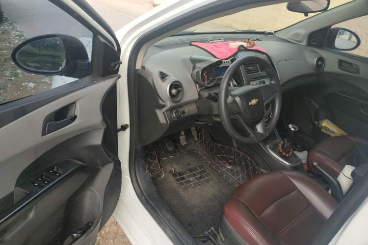 Used Chevrolet Aveo Sonic 2011 Sedan 1.4L MT SL Driver Seat
