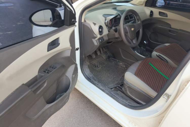 Used Chevrolet Aveo Sonic 2011 Sedan 1.4L MT SL Driver Seat