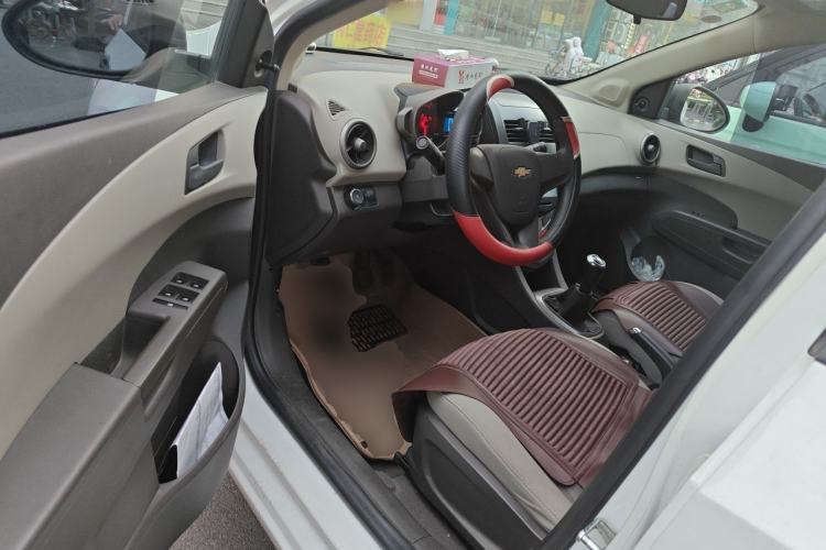 Used Chevrolet Aveo Sonic 2011 Sedan 1.4L MT SL Driver Seat