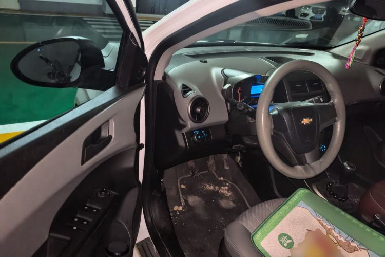 Used Chevrolet Aveo Sonic 2011 Hatchback 1.4L MT SE Driver Seat