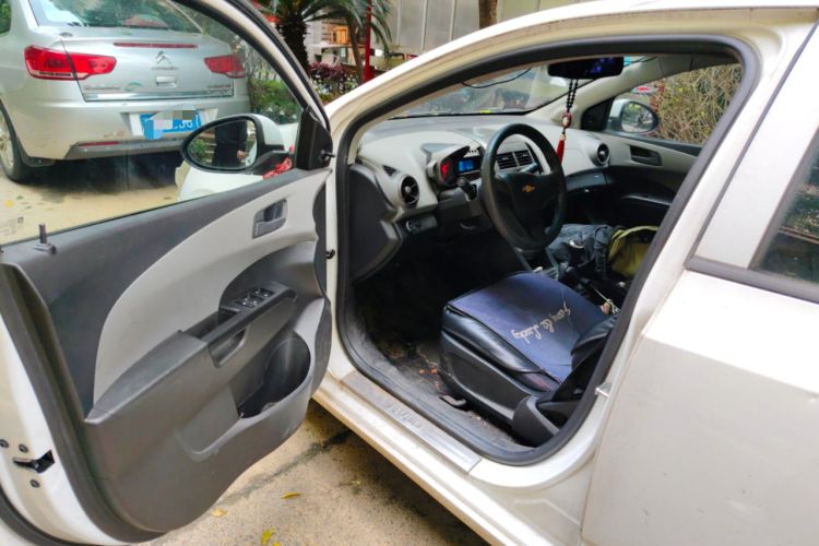 Used Chevrolet Aveo Sonic 2011 Sedan 1.4L MT SL Driver Seat