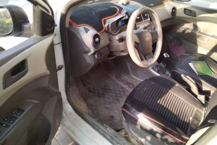 Used Chevrolet Aveo Sonic 2011 Sedan 1.4L MT SL Driver Seat