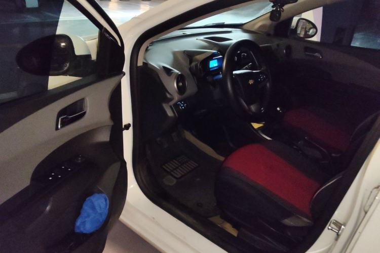Used Chevrolet Aveo Sonic 2011 Sedan 1.4L Manual Transmission SE Driver Seat