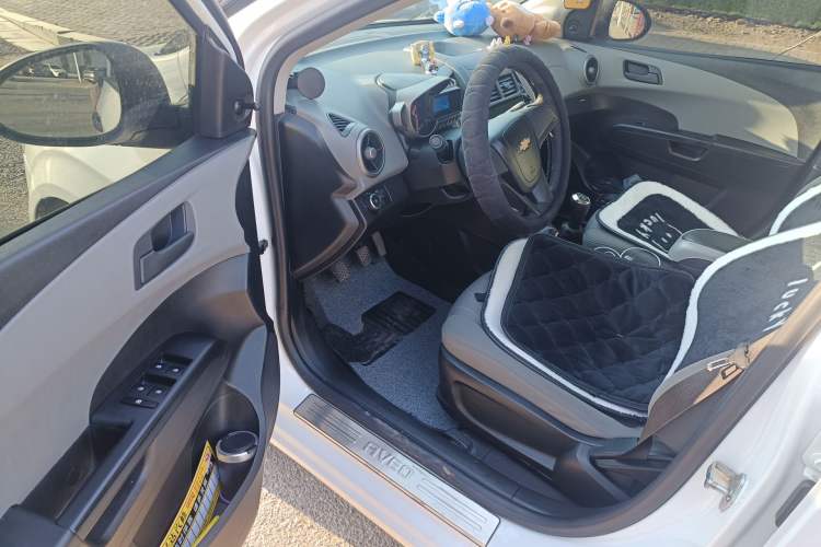 Used Chevrolet Aveo Sonic 2011 Sedan 1.4L MT SL Driver Seat