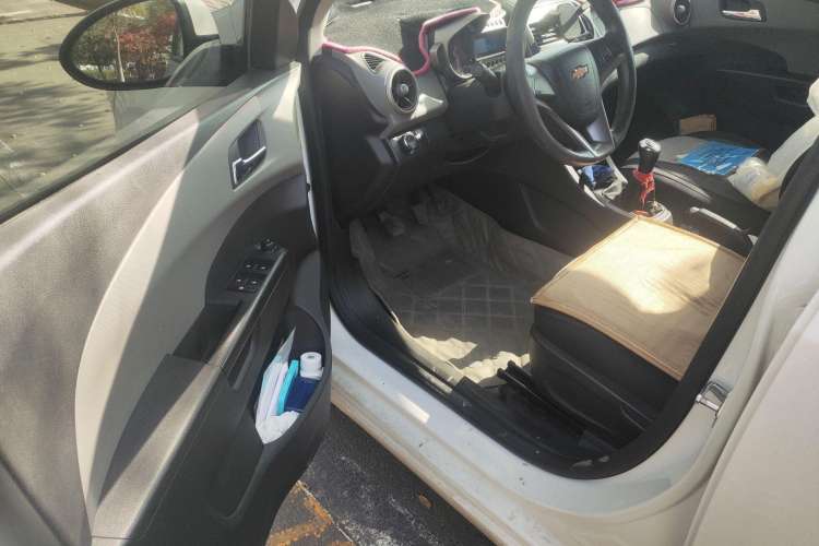 Used Chevrolet Aveo Sonic 2011 Sedan 1.4L Manual Transmission SE Driver Seat