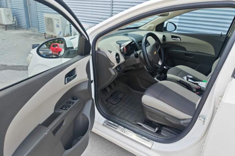 Used Chevrolet Aveo Sonic 2011 Sedan 1.4L Manual Transmission SE Driver Seat