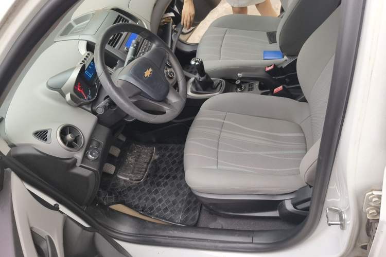 Used Chevrolet Aveo Sonic 2011 Sedan 1.4L MT SL Driver Seat