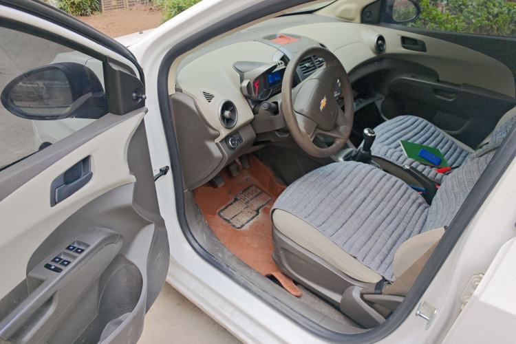 Used Chevrolet Aveo Sonic 2011 Sedan 1.4L MT SL Driver Seat