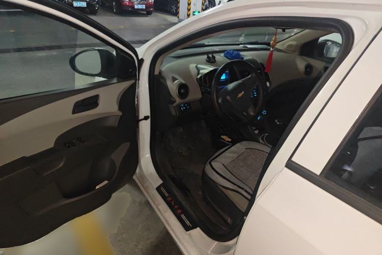 Used Chevrolet Aveo Sonic 2011 Sedan 1.4L MT SL Driver Seat