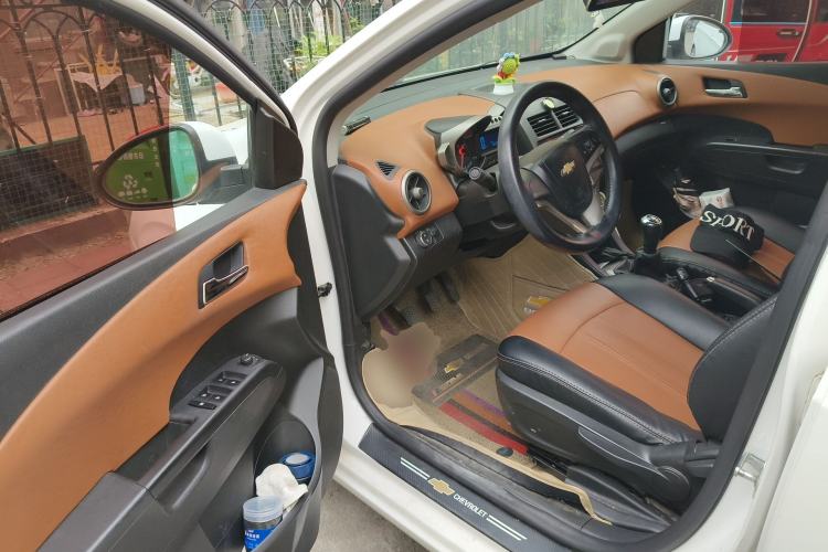 Used Chevrolet Aveo Sonic 2011 Sedan 1.4L MT SL Driver Seat