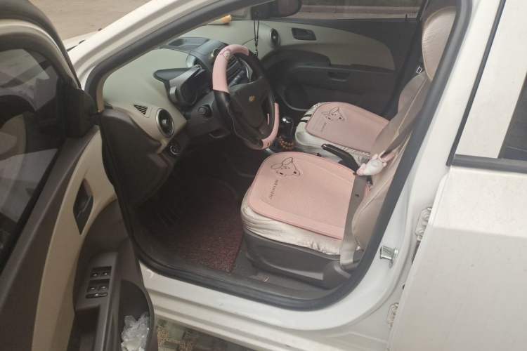 Used Chevrolet Aveo Sonic 2011 Sedan 1.4L MT SL Driver Seat