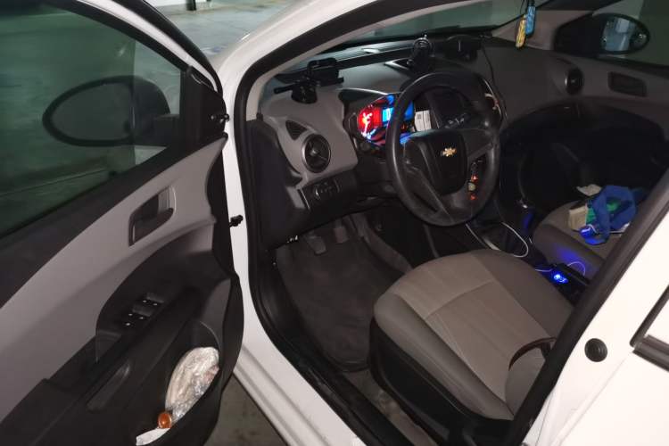 Used Chevrolet Aveo Sonic 2011 Sedan 1.4L MT SL Driver Seat