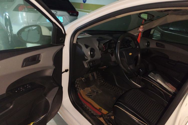Used Chevrolet Aveo Sonic 2011 Sedan 1.4L MT SL Driver Seat