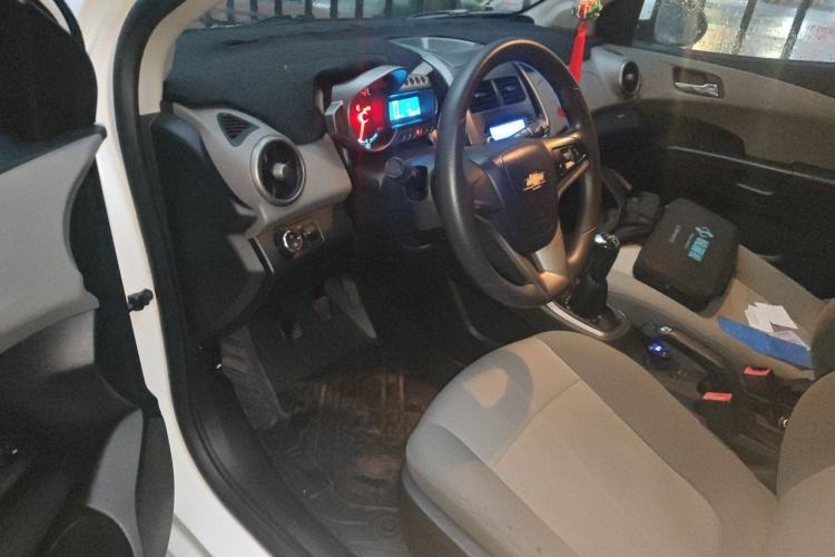 Used Chevrolet Aveo Sonic 2011 Hatchback 1.4L MT SL Driver Seat