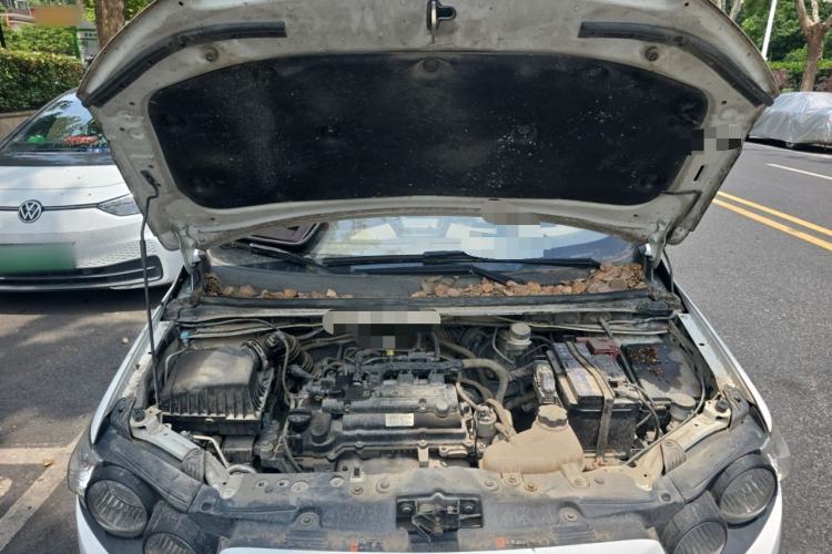 Used Chevrolet Aveo Sonic 2011 Sedan 1.4L MT SL Engine Bay