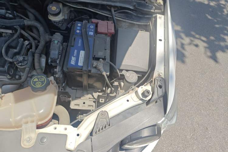 Used Chevrolet Aveo Sonic 2011 Sedan 1.4L MT SL Engine Bay Left