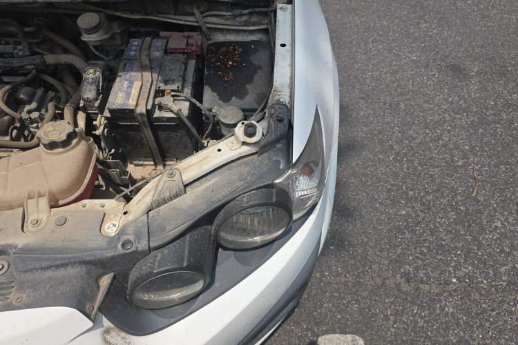 Used Chevrolet Aveo Sonic 2011 Sedan 1.4L MT SL Engine Bay Left
